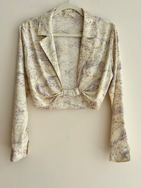 Open Edit Cropped Twist Front Collared Long Sleeve Marbled Shirt, Size Small